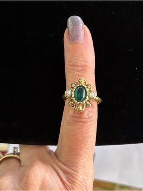 Vintage Avon “Versailles” Ring Faux Green Emerald and Small Faux Pearls